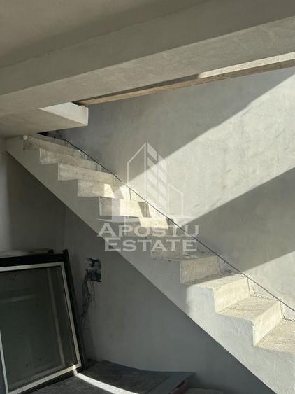 Casă individuală cu 5 camere cu Canalizare în Central