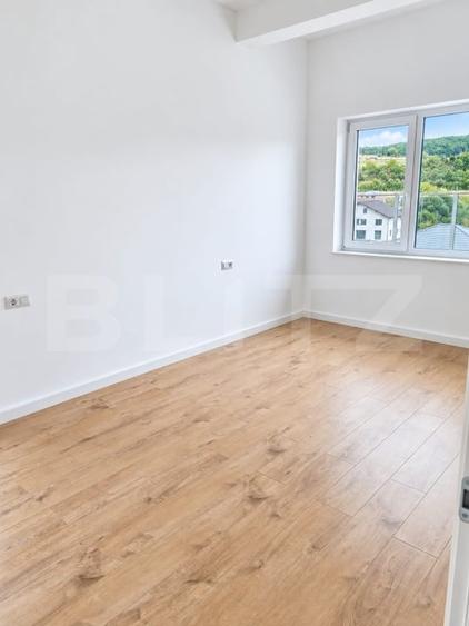 Apartament cu 3 camere semidecomandat în Sud
