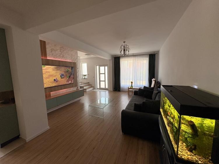 Duplex cu 4 camere cu Canalizare în Valea Lupului