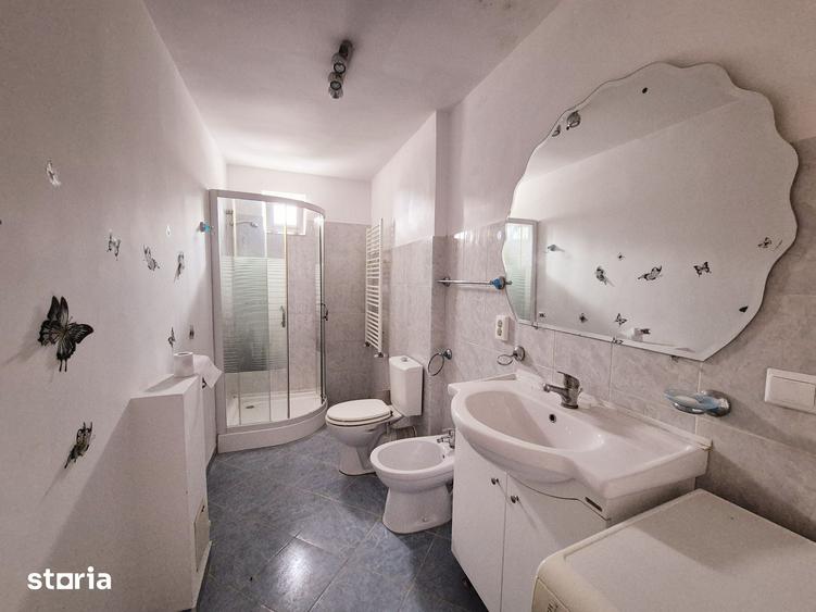 Apartament cu 3 camere decomandat în Est