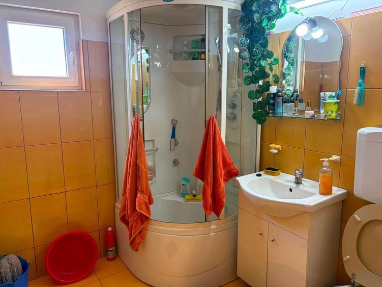 Casă cu 4 camere în Central