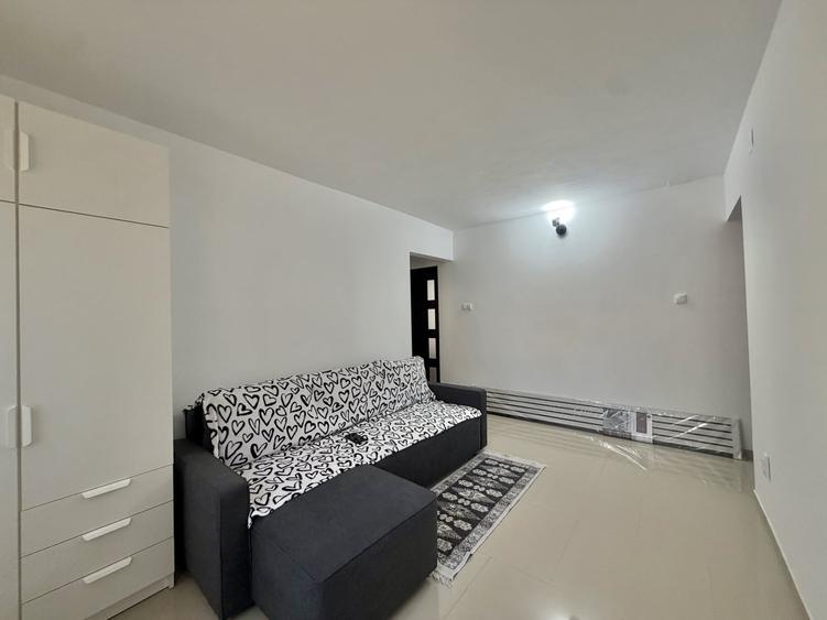 Apartament cu 3 camere semidecomandat, mobilat în P-ța Doina