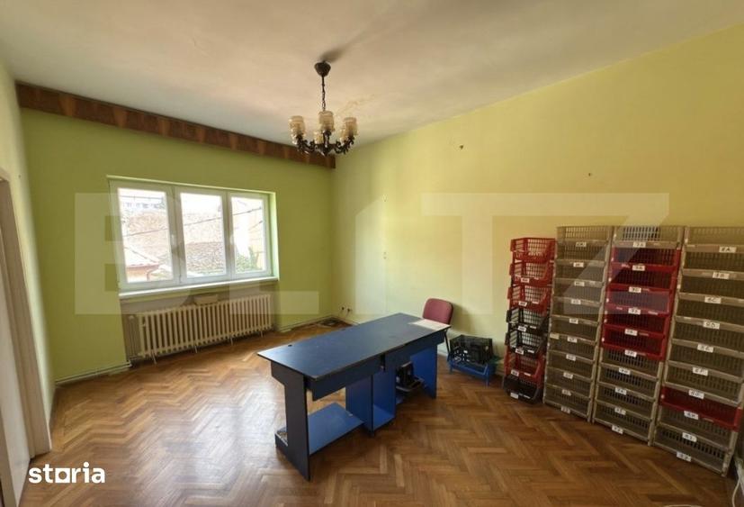 Apartament cu 5 camere în Central