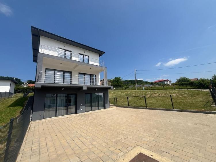 Casă individuală cu 5 camere cu Canalizare în Cisnădioara