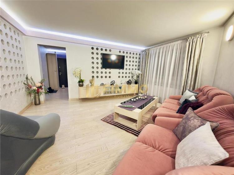 Apartament cu 5 camere semidecomandat în George Enescu