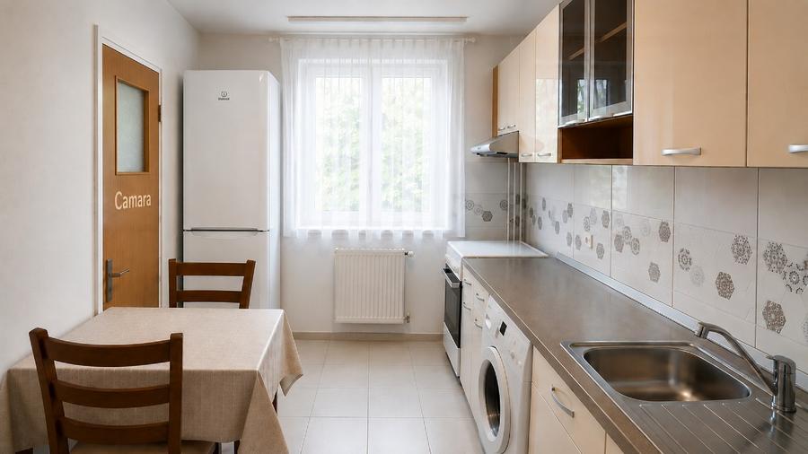 Apartament cu 3 camere decomandat în Titan