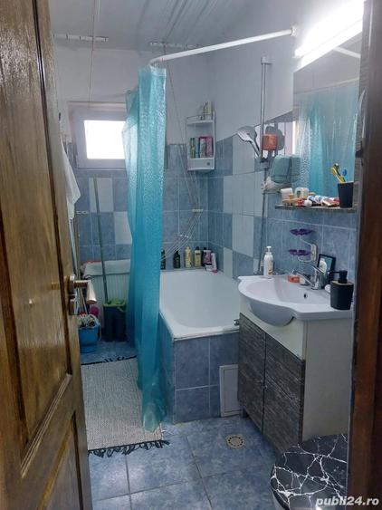 Apartament cu 3 camere decomandat în Dâmbovița