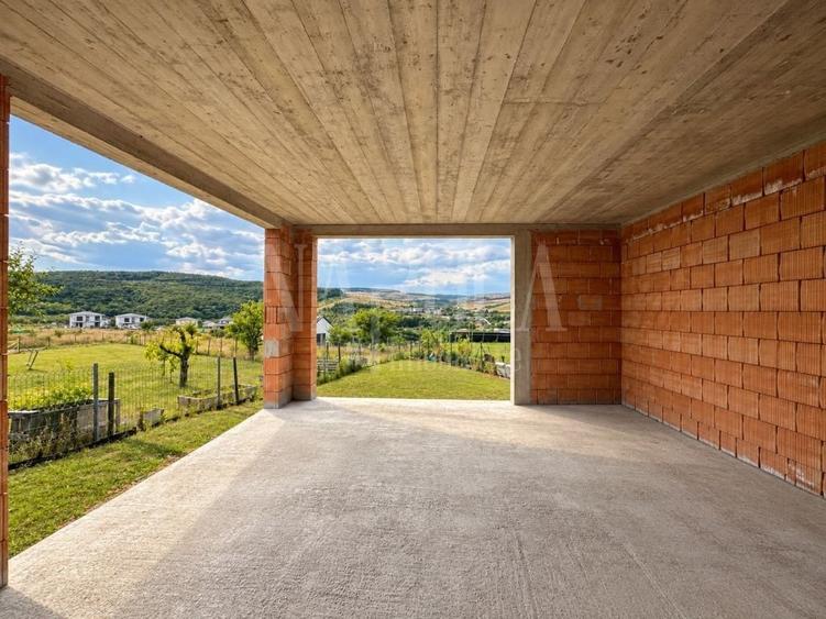 Casă individuală cu 5 camere cu Canalizare în Baciu