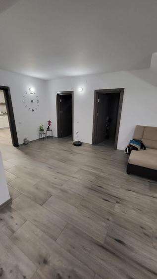 Casă individuală cu 6 camere cu Canalizare în Periferie