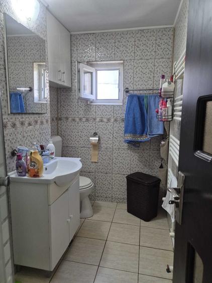 Apartament cu 3 camere semidecomandat în Exterior Vest