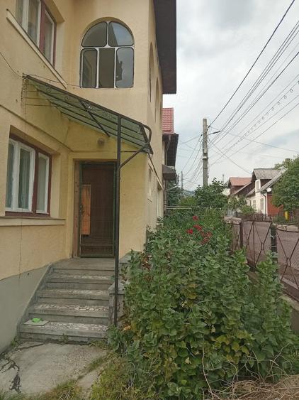 Casă cu 6 camere cu Teren 805 Mp în Central