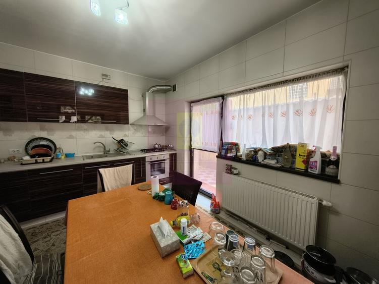 Casă cu 5 camere în Afumați