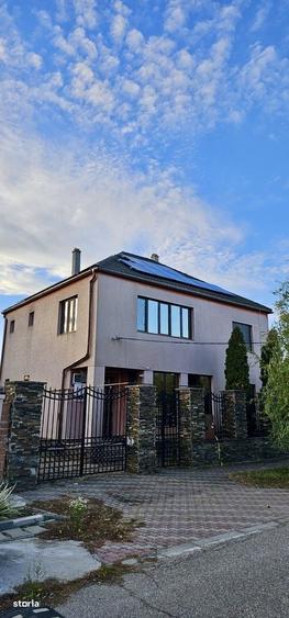 Casă cu 4 camere cu Teren 1380 Mp în Central