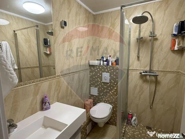 Apartament cu 4 camere semidecomandat în Dristor