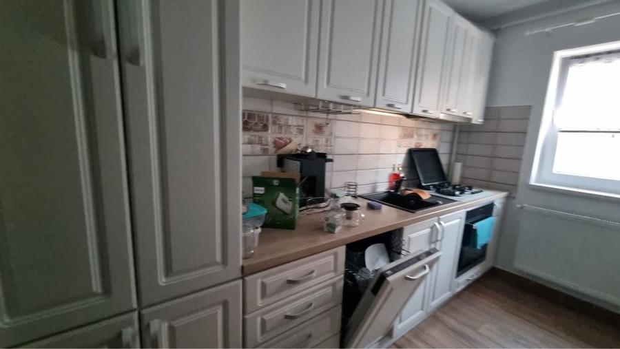 Apartament cu 3 camere decomandat în Crinț