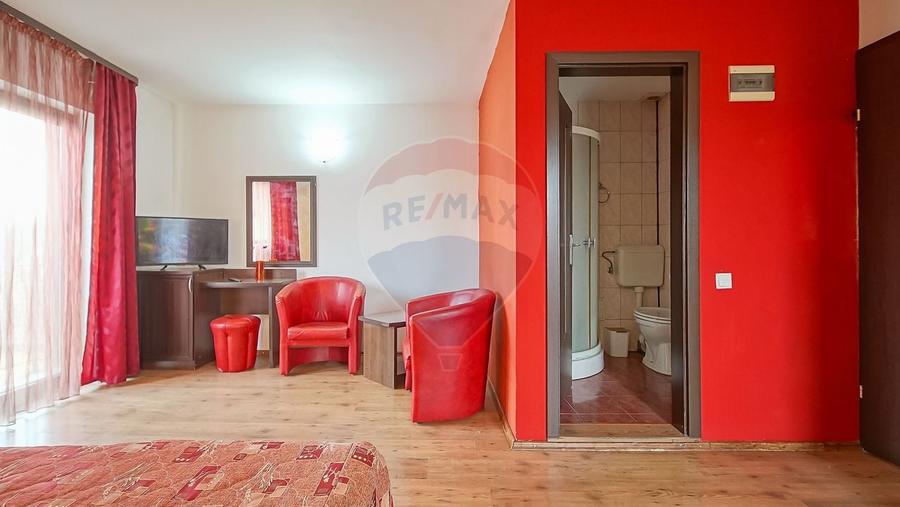 Casă individuală cu 12 camere cu Canalizare în Astra