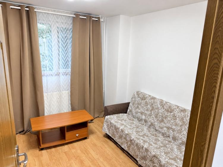 Apartament cu 4 camere semidecomandat, mobilat în Dristor