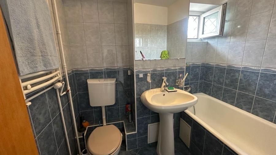 Apartament cu 4 camere decomandat în Amzei