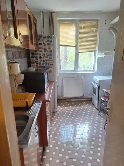 Apartament cu 3 camere semidecomandat în Central