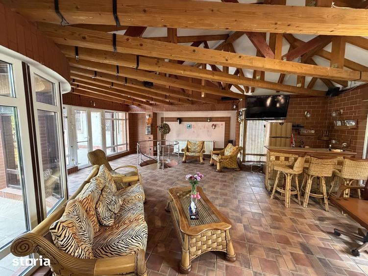 Casă cu 8 camere cu Teren 954 Mp în Andronache