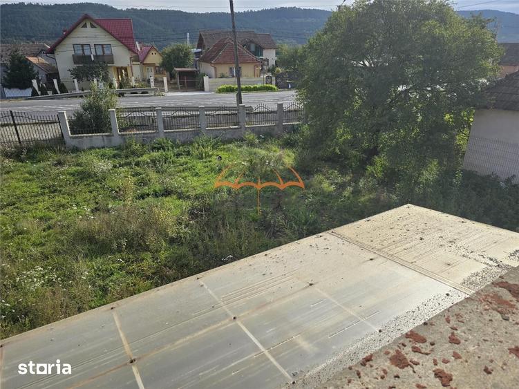 Casă cu 6 camere cu Teren 2424 Mp în Iclod