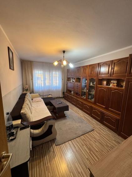 Apartament cu 2 camere decomandat, mobilat în Traian