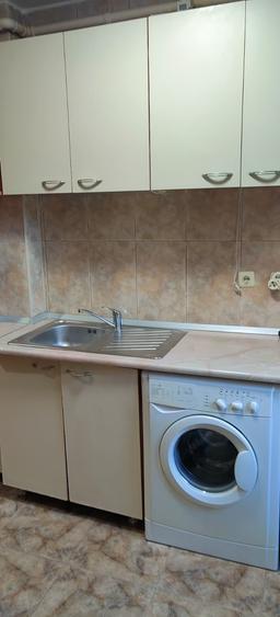 Apartament cu 3 camere semidecomandat, mobilat în Basarab