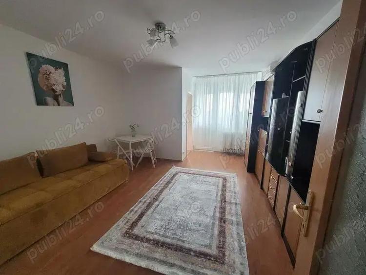 Garsonieră decomandată în Sud