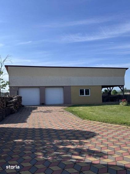 Casă cu 6 camere cu Teren 2500 Mp în Siret