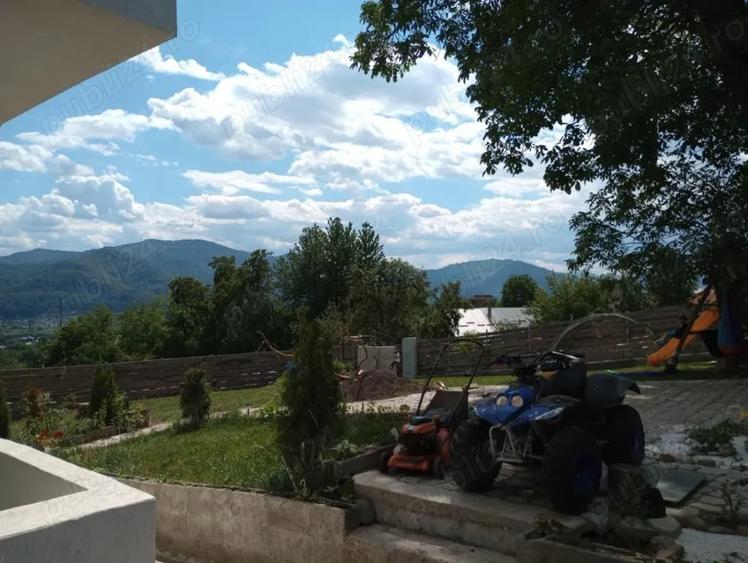 Casă cu 6 camere în Bistrița