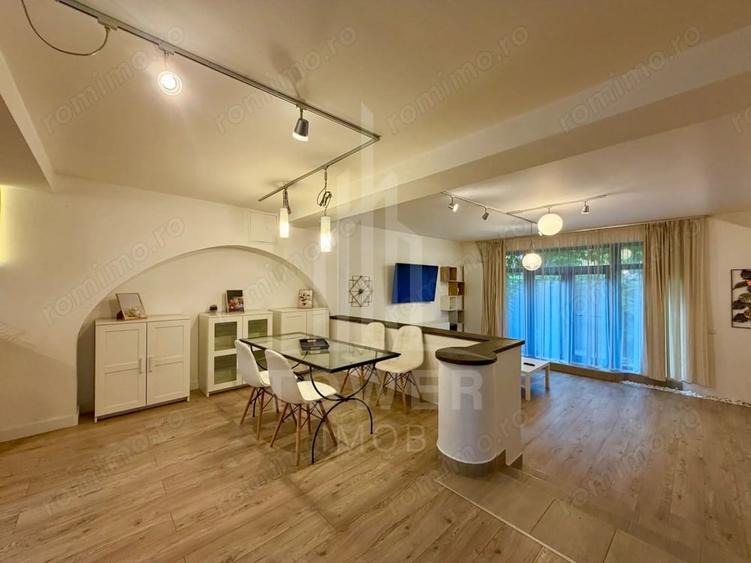 Casă cu 7 camere cu Teren 319 Mp în Central