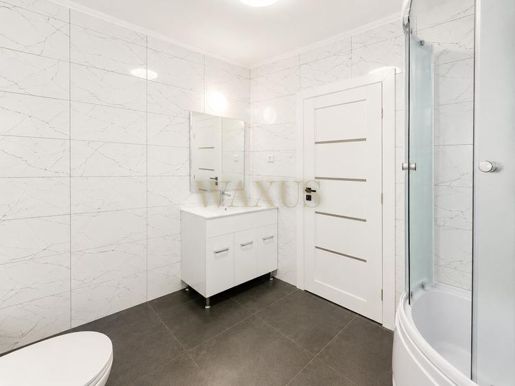 Apartament cu 3 camere semidecomandat în Florești