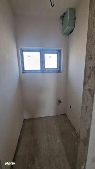 Casă cu 4 camere semidecomandat cu Teren 350 Mp în Jucu