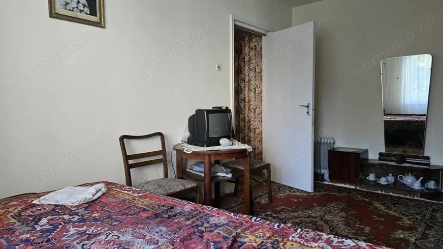 Apartament cu 3 camere semidecomandat în Zamfirescu