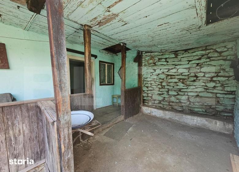 Casă cu 3 camere semidecomandat cu Teren 1343 Mp în Săsciori