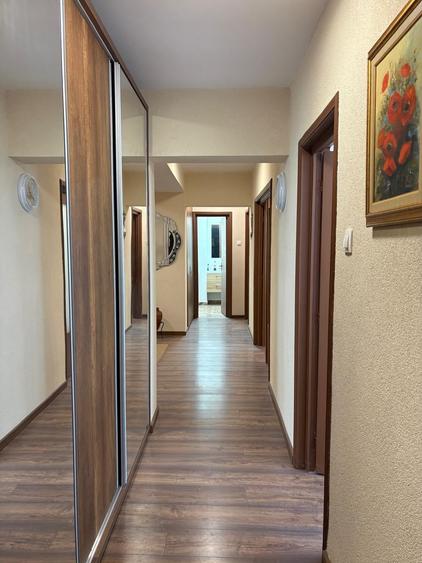 Apartament cu 4 camere decomandat în P-ța Unirii