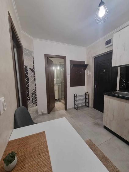 Garsonieră decomandată în Central