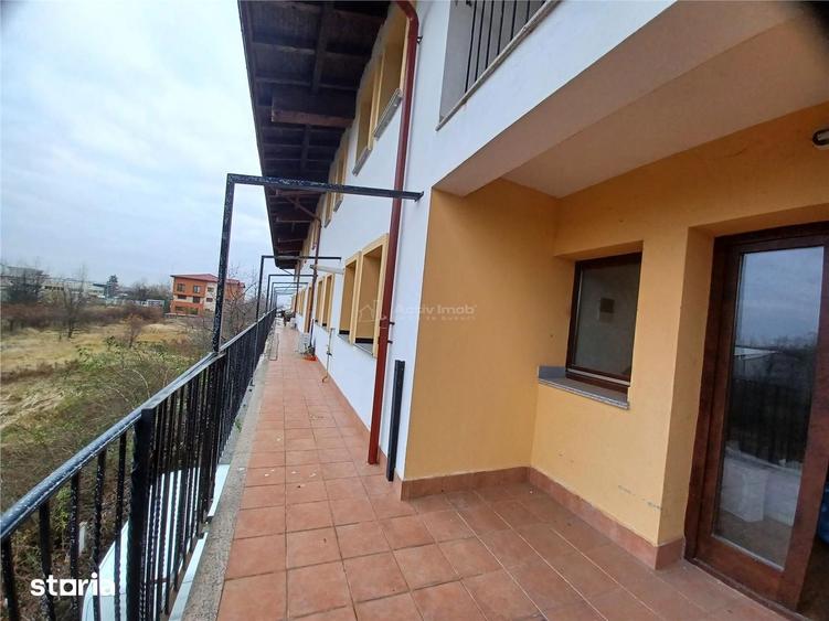 Casă cu 10 camere cu Teren 2000 Mp în Balotești