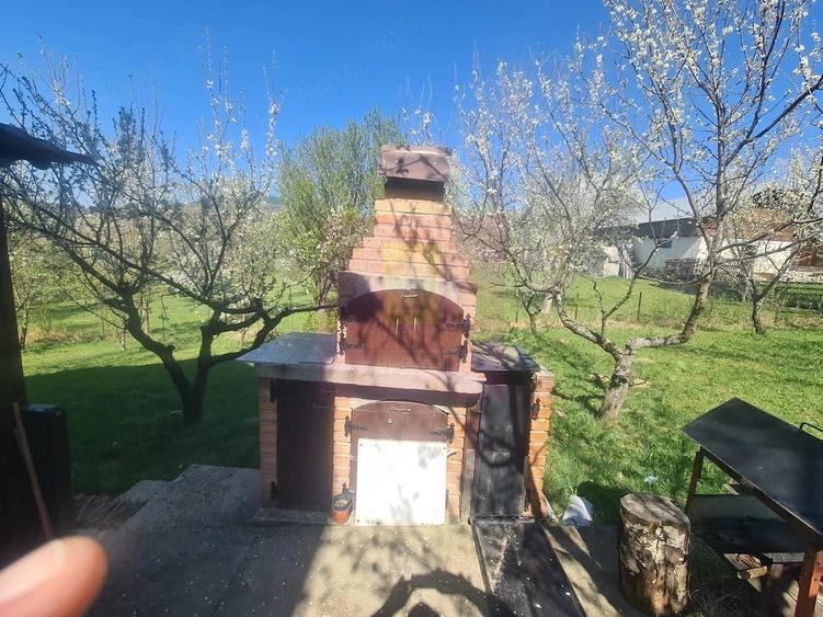 Casă cu 5 camere cu Teren 2177 Mp în Ghioșești