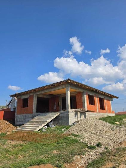 Casă individuală cu 1 camere cu Canalizare în Cheriu