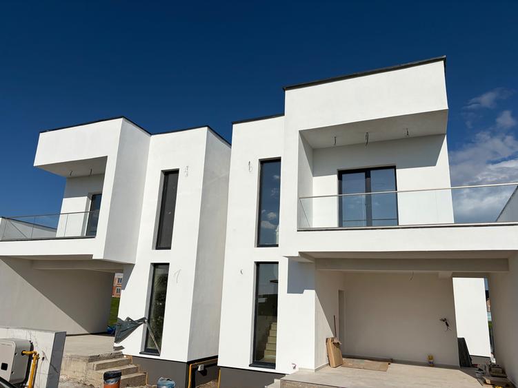 Casă cu 3 camere cu Teren 350 Mp în Giarmata