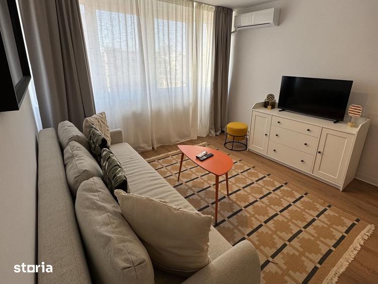 Apartament cu 2 camere semidecomandat, mobilat în Universitate