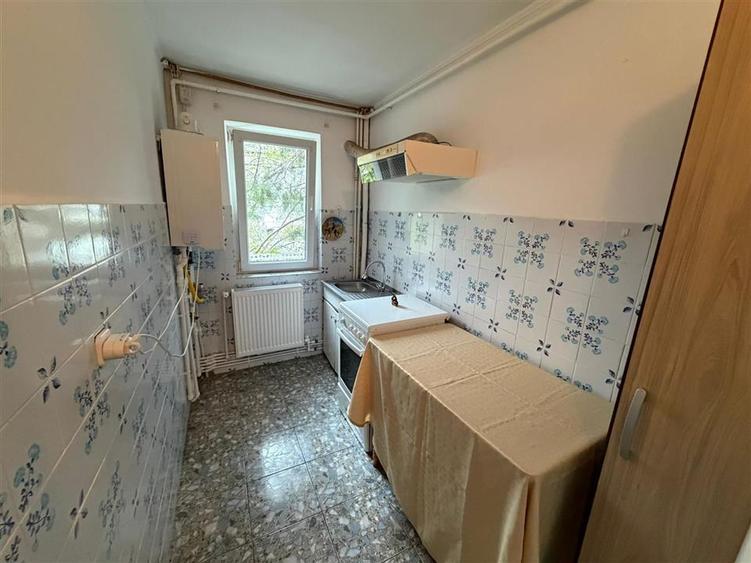 Apartament cu 2 camere semidecomandat, mobilat în Sud