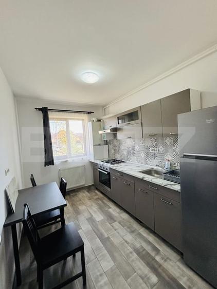 Apartament cu 3 camere decomandat, mobilat în Tractorul