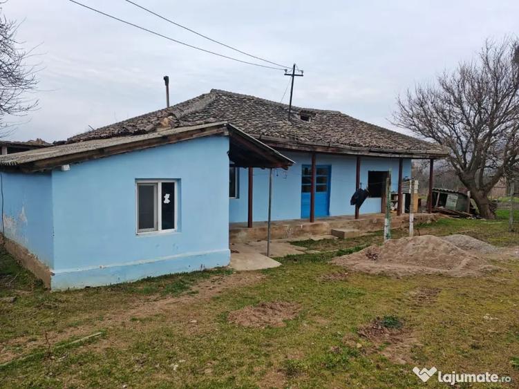Casă cu 4 camere în Cerna