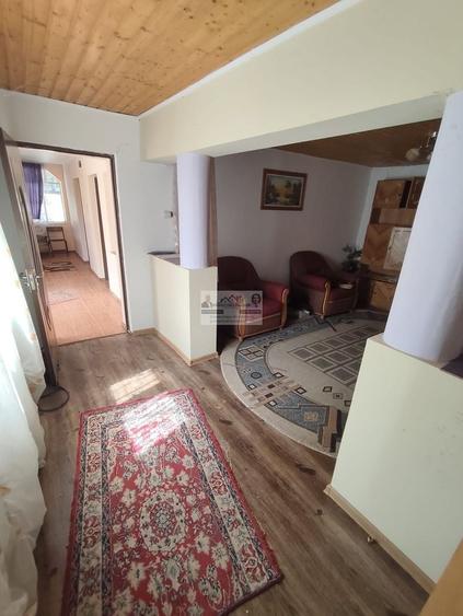 Casă individuală cu 3 camere cu Canalizare în Est