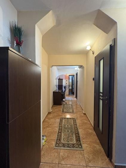 Apartament cu 3 camere decomandat, mobilat în City Park Mall