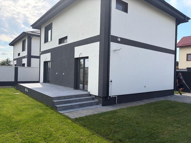Casă individuală cu 3 camere cu Teren 300 Mp în Central
