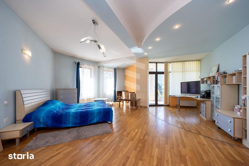Casă cu 8 camere cu Teren 1553 Mp în Central