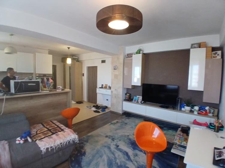 Apartament cu 2 camere decomandat în Km 5